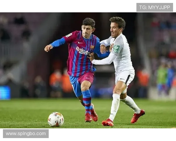 曼联转会策略面临审视，其在球队近期的竞争力波动中逐步体现。